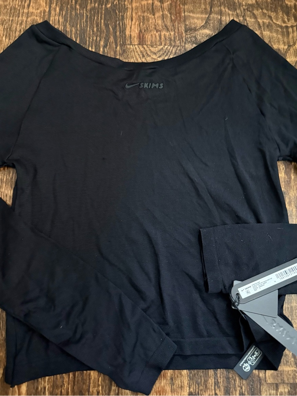 SKIMS NWT STRETCH KNIT
LONG SLEEVE OFF SHOULDER TOP small
